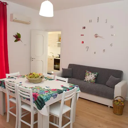 Ines Appartement Carini